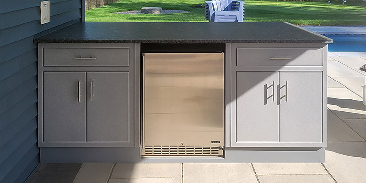 Rock Run Cabinetry Aluminum Outdoor Kitchen Cabinets shown in Grey Speckle